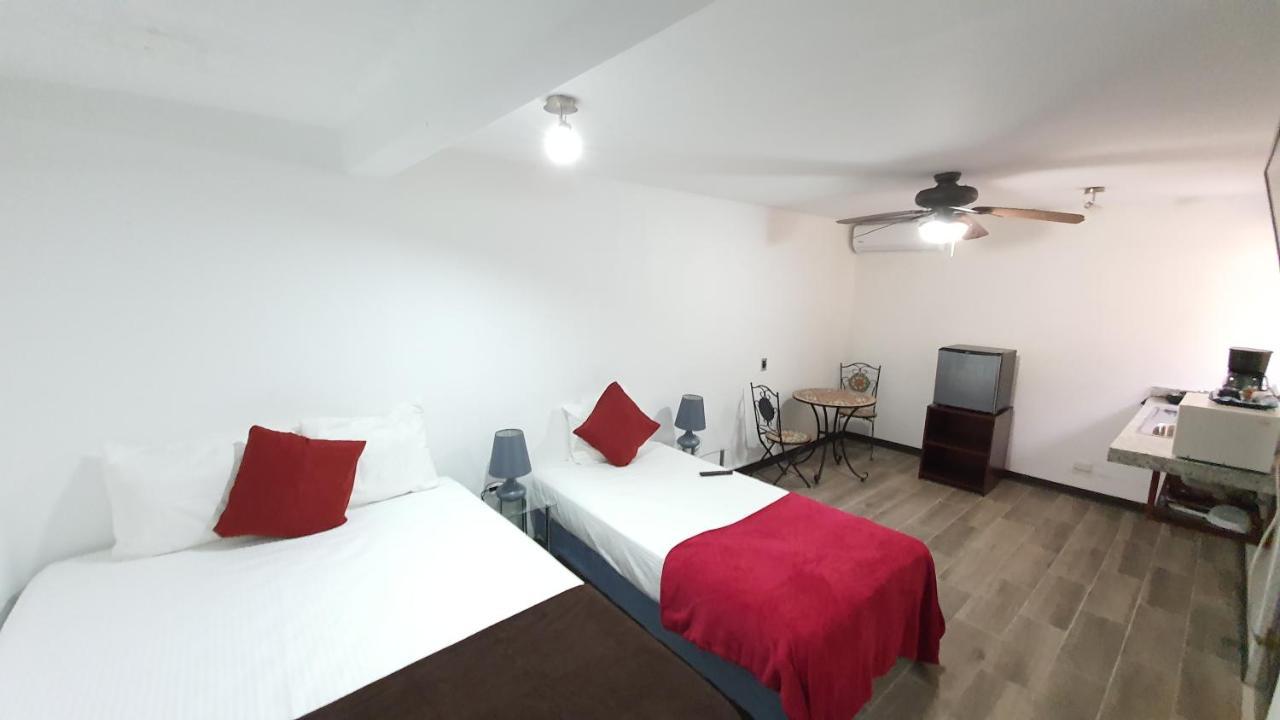 Out Of Bounds Boutique Hotel サンホセ エクステリア 写真